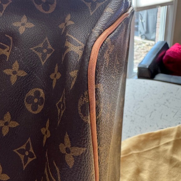 Louis Vuitton Tivoli GM Monogram Tote Bag - Picture 5 of 13